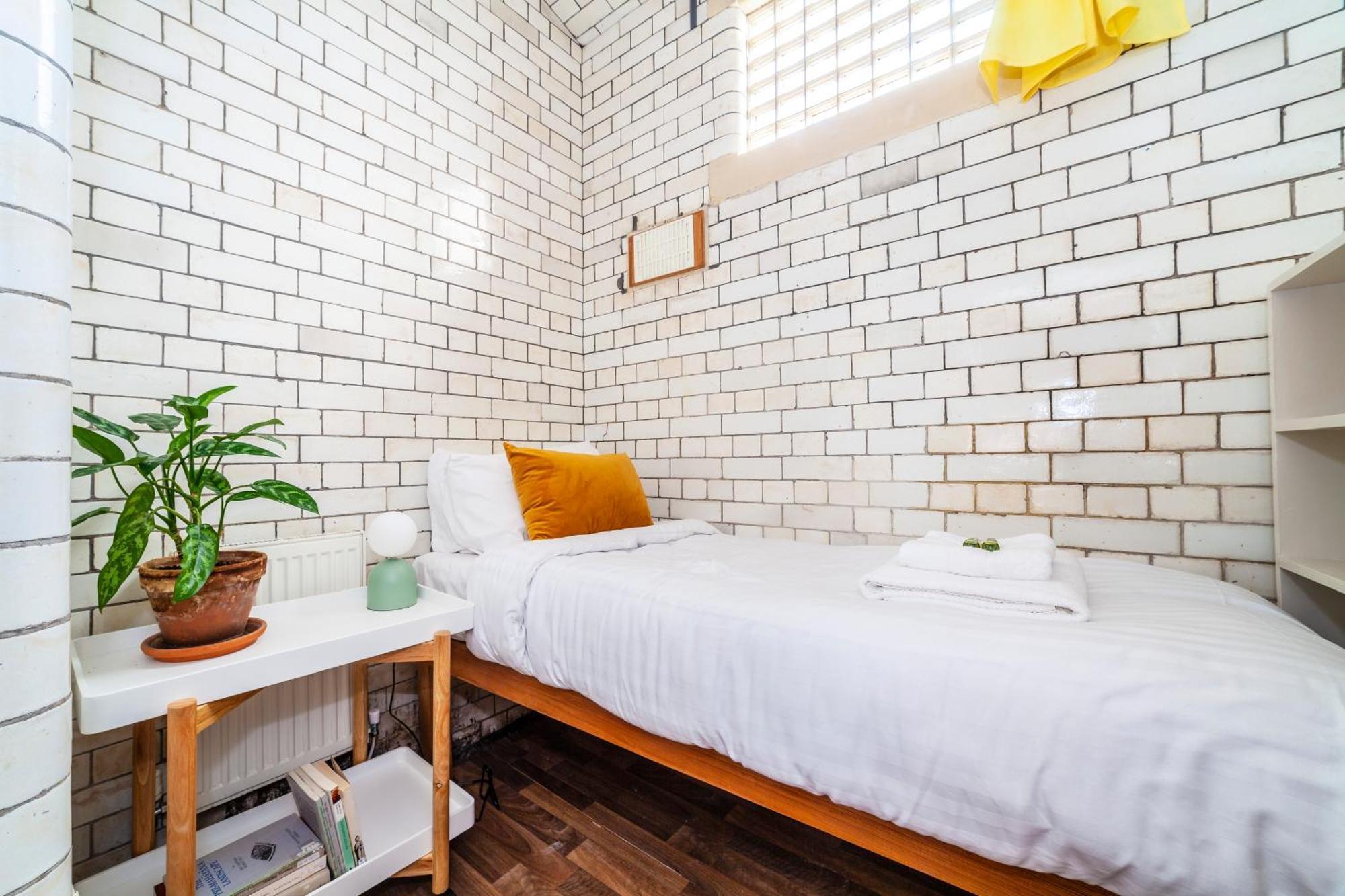 Lotus Guesthouse Лондон Экстерьер фото