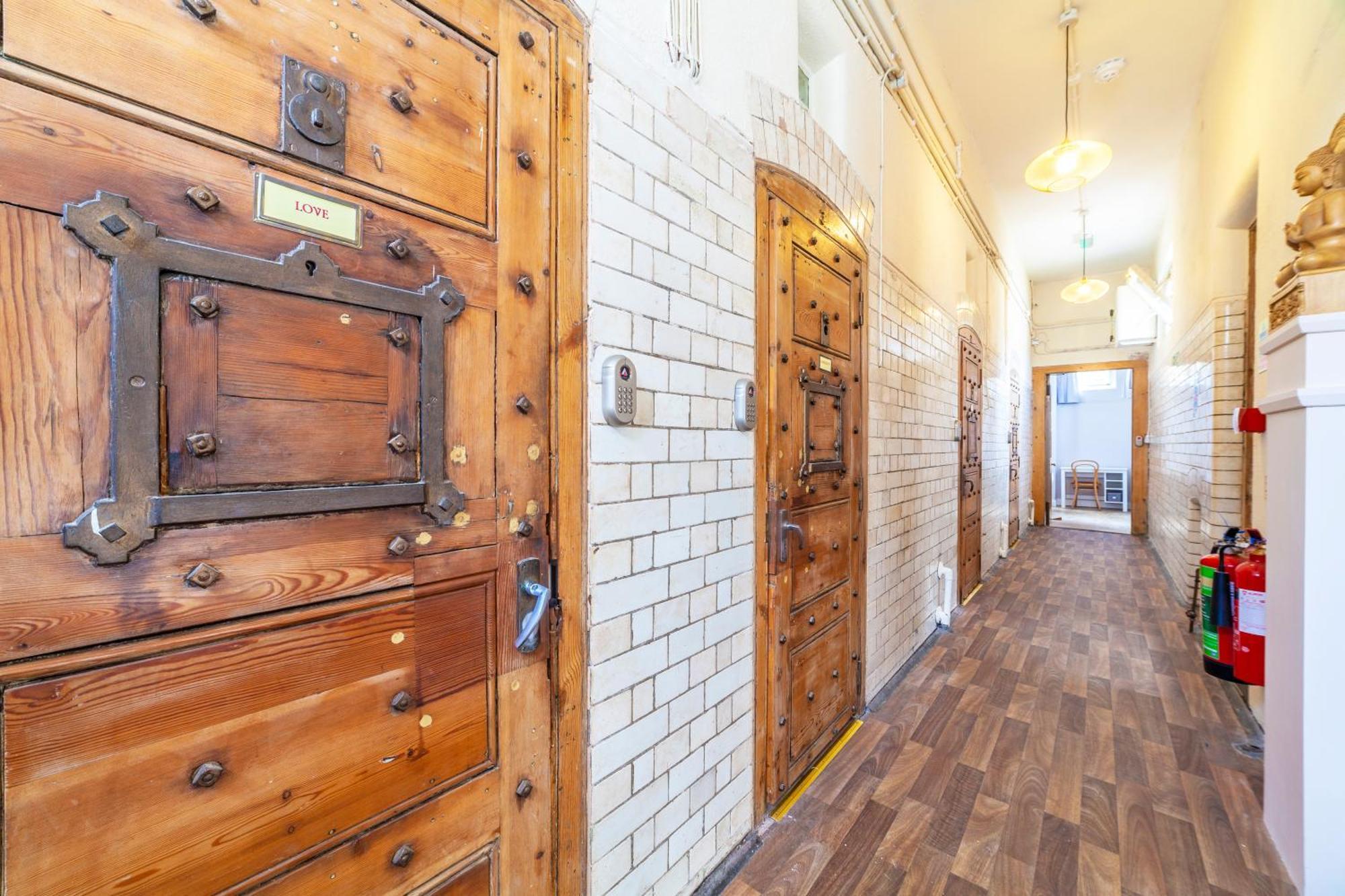 Lotus Guesthouse Лондон Экстерьер фото