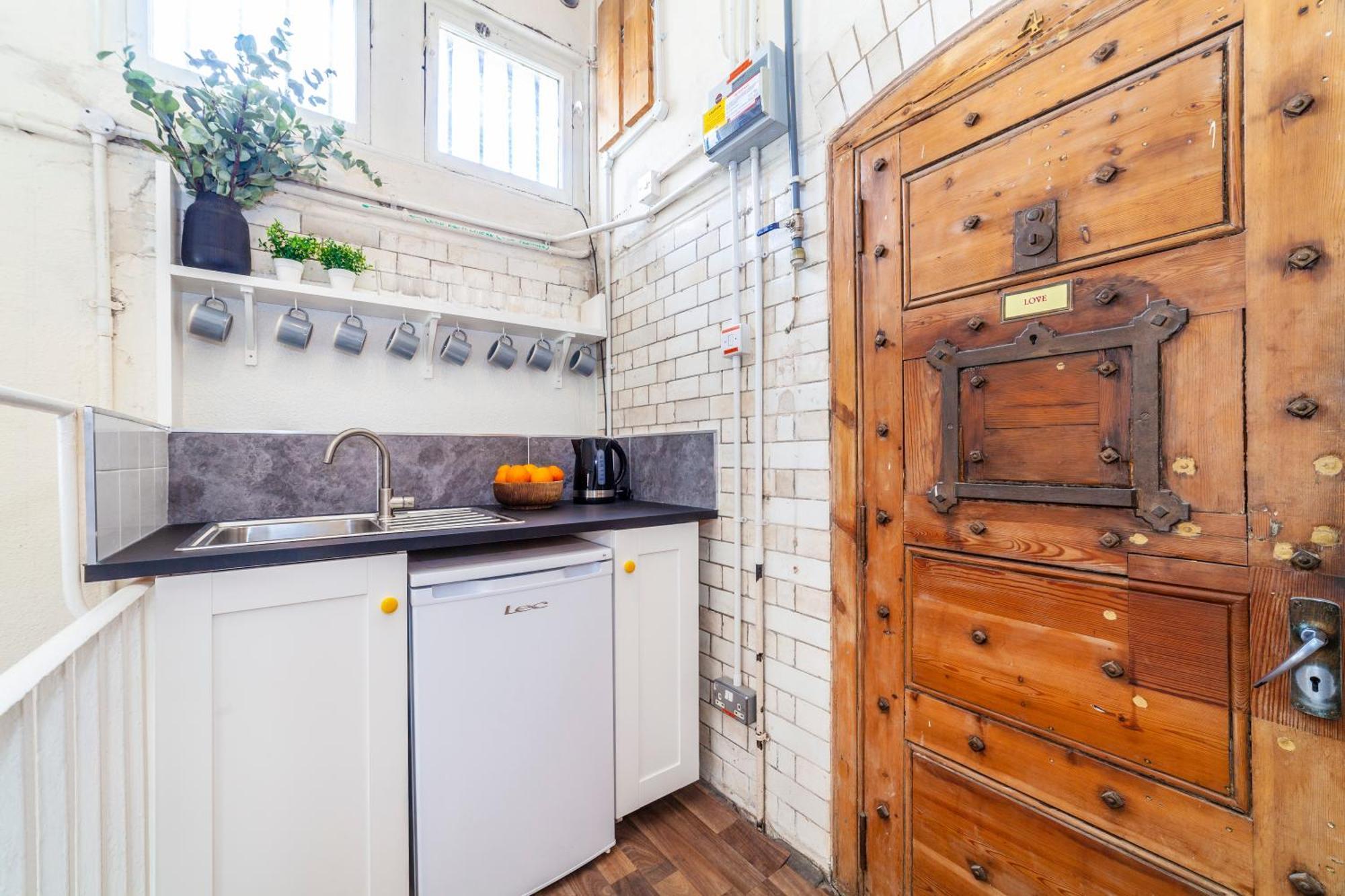 Lotus Guesthouse Лондон Экстерьер фото